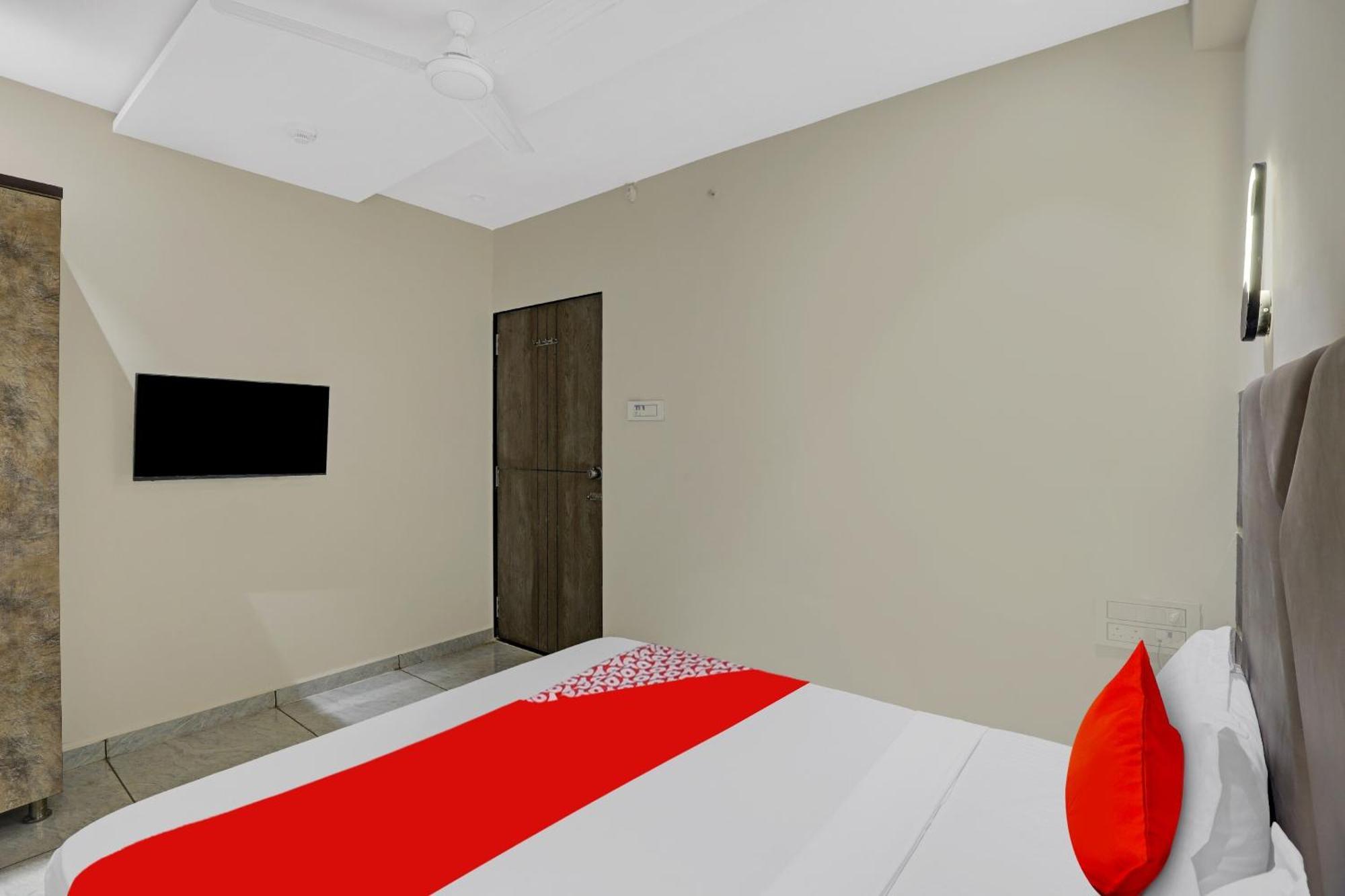 Hotel O Shree Palace Utran Ngoại thất bức ảnh